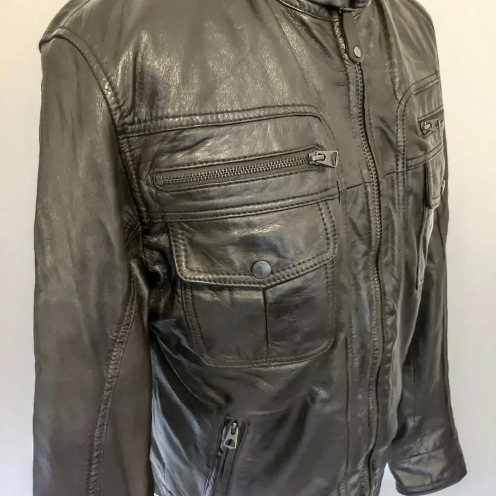 Schott nyc leather jacket. Very soft comfortable and stylish - Picture 3 of 9